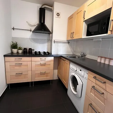 Bright And Cozy 34m Near Metro M2 And Tram דירה ורשה